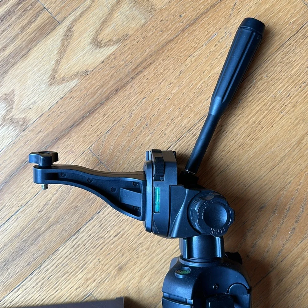 Celesteon Skymaster binoculars 25x70 with tripod